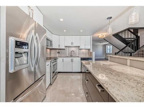 601-1033 15 Avenue Sw, Calgary, AB - Indoor Photo Showing Kitchen With Upgraded Kitchen