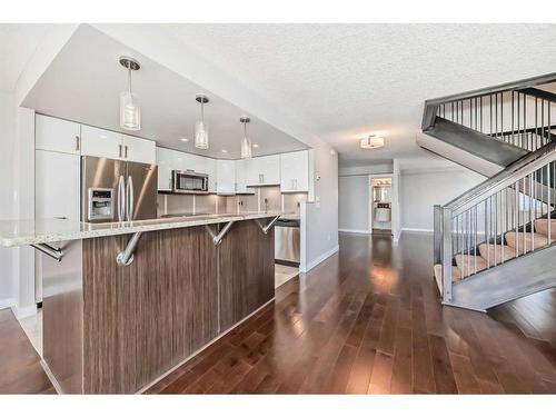 601-1033 15 Avenue Sw, Calgary, AB - Indoor Photo Showing Kitchen With Upgraded Kitchen