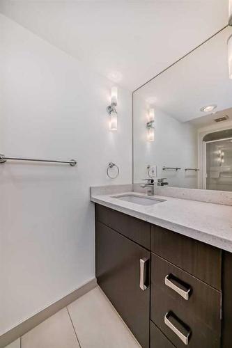 601-1033 15 Avenue Sw, Calgary, AB - Indoor Photo Showing Bathroom