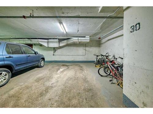 601-1033 15 Avenue Sw, Calgary, AB - Indoor Photo Showing Garage