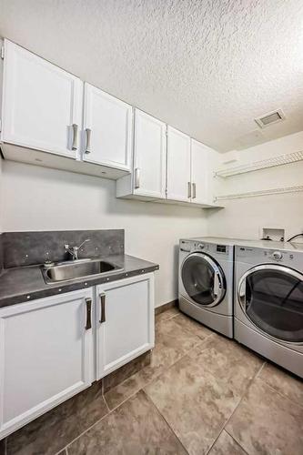 601-1033 15 Avenue Sw, Calgary, AB - Indoor Photo Showing Laundry Room