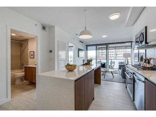 710-327 9A Street Nw, Calgary, AB - Indoor Photo Showing Kitchen With Upgraded Kitchen