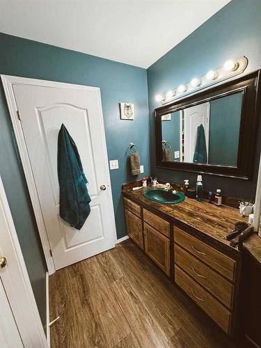 207 9 Avenue Ne, Sundre, AB - Indoor Photo Showing Bathroom