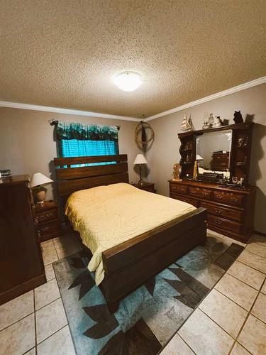 207 9 Avenue Ne, Sundre, AB - Indoor Photo Showing Bedroom