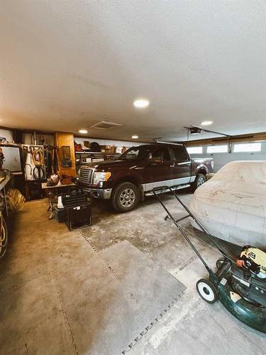 207 9 Avenue Ne, Sundre, AB - Indoor Photo Showing Garage