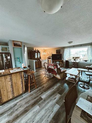 207 9 Avenue Ne, Sundre, AB - Indoor Photo Showing Living Room