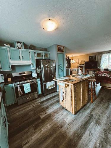 207 9 Avenue Ne, Sundre, AB - Indoor Photo Showing Kitchen