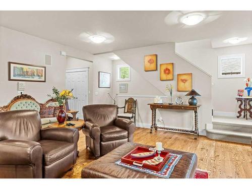 149 Carey, Canmore, AB - Indoor Photo Showing Living Room