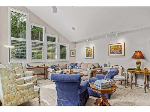 149 Carey, Canmore, AB - Indoor Photo Showing Living Room