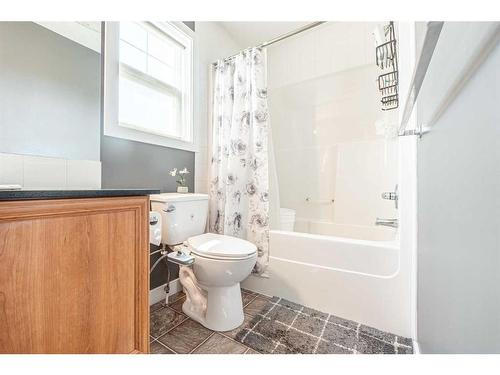 335 Saddlebrook Circle Ne, Calgary, AB - Indoor Photo Showing Bathroom