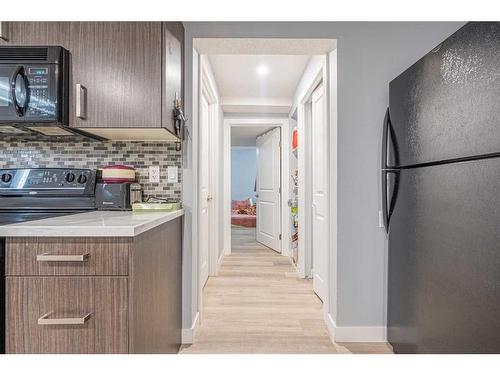 335 Saddlebrook Circle Ne, Calgary, AB - Indoor Photo Showing Kitchen