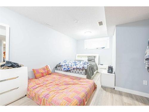 335 Saddlebrook Circle Ne, Calgary, AB - Indoor Photo Showing Bedroom