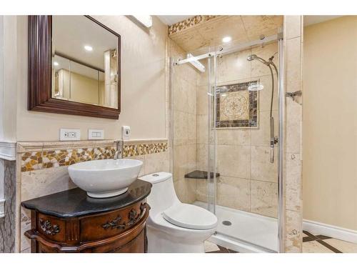 827 Raynard Crescent Se, Calgary, AB - Indoor Photo Showing Bathroom