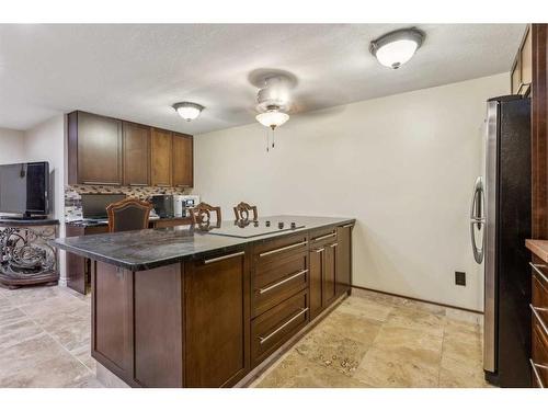 827 Raynard Crescent Se, Calgary, AB - Indoor Photo Showing Kitchen