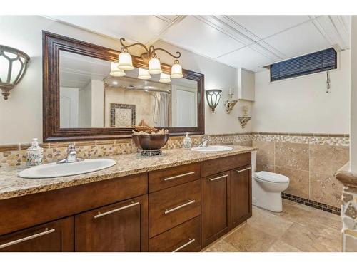 827 Raynard Crescent Se, Calgary, AB - Indoor Photo Showing Bathroom