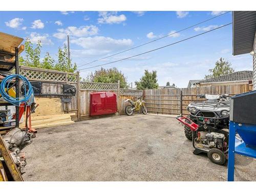 827 Raynard Crescent Se, Calgary, AB - Outdoor With Exterior