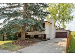 461 Lake Ontario Place SE Calgary, AB T2J 4Y1