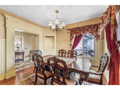 2593 Coopers Circle Sw, Airdrie, AB - Indoor Photo Showing Dining Room