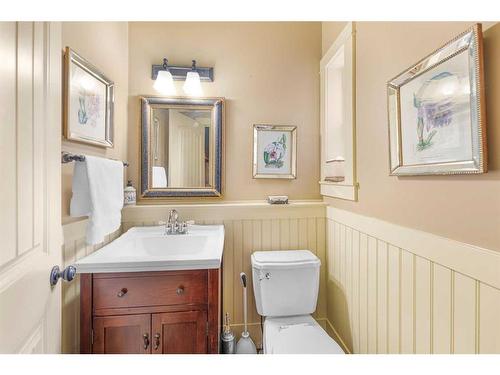 2593 Coopers Circle Sw, Airdrie, AB - Indoor Photo Showing Bathroom