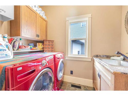 2593 Coopers Circle Sw, Airdrie, AB - Indoor Photo Showing Laundry Room