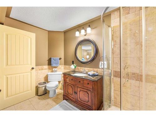 2593 Coopers Circle Sw, Airdrie, AB - Indoor Photo Showing Bathroom