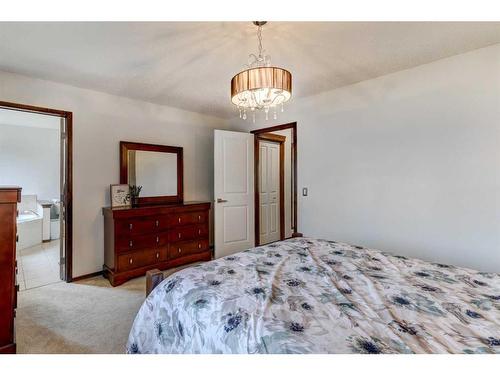 217 Elgin Manor Se, Calgary, AB - Indoor Photo Showing Bedroom