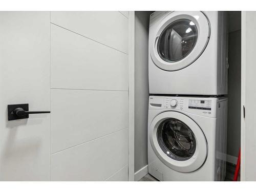 20 Copperhead Place Se, Calgary, AB - Indoor Photo Showing Laundry Room