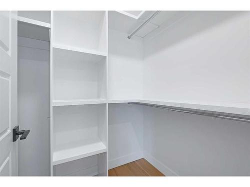 1804 32 Avenue Sw, Calgary, AB - Indoor With Storage