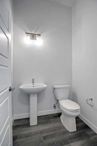 341 Waterford Boulevard, Chestermere, AB - Indoor Photo Showing Bathroom