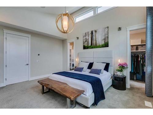 2002 25A Street Sw, Calgary, AB - Indoor Photo Showing Bedroom