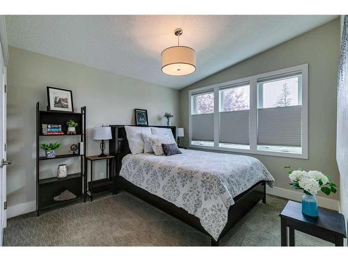 2002 25A Street Sw, Calgary, AB - Indoor Photo Showing Bedroom