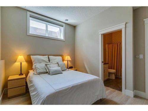 2002 25A Street Sw, Calgary, AB - Indoor Photo Showing Bedroom