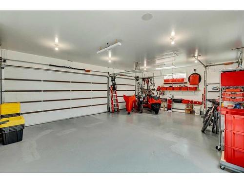 2002 25A Street Sw, Calgary, AB - Indoor Photo Showing Garage