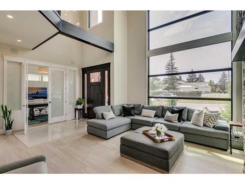 2002 25A Street Sw, Calgary, AB - Indoor Photo Showing Living Room