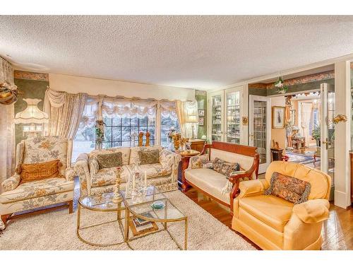 322136 8 Street East, Rural Foothills County, AB - Indoor Photo Showing Living Room