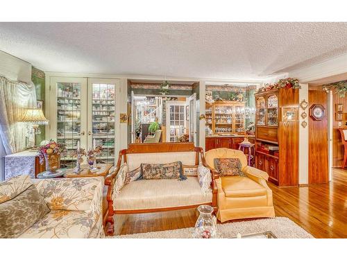 322136 8 Street East, Rural Foothills County, AB - Indoor Photo Showing Living Room