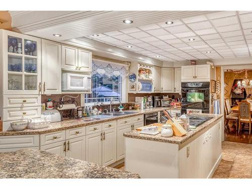 322136 8 Street East, Rural Foothills County, AB - Indoor Photo Showing Kitchen With Double Sink