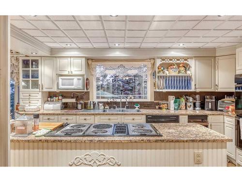 322136 8 Street East, Rural Foothills County, AB - Indoor Photo Showing Kitchen