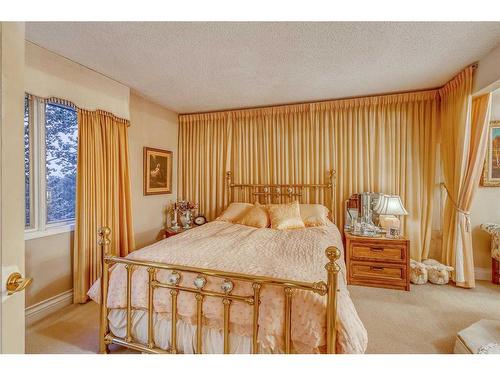 322136 8 Street East, Rural Foothills County, AB - Indoor Photo Showing Bedroom