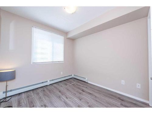 217-7110 80 Avenue Ne, Calgary, AB - Indoor Photo Showing Other Room