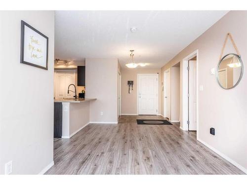 217-7110 80 Avenue Ne, Calgary, AB - Indoor Photo Showing Other Room