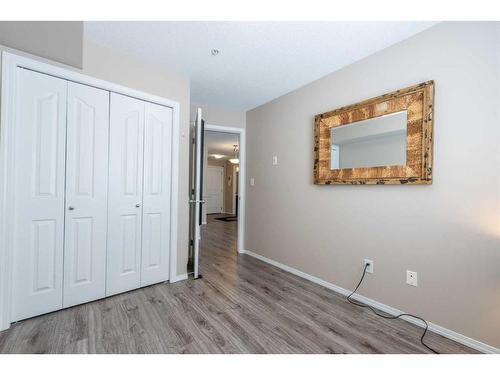 217-7110 80 Avenue Ne, Calgary, AB - Indoor Photo Showing Other Room