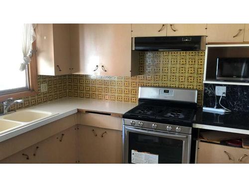 2518 15 Avenue South, Lethbridge, AB - Indoor Photo Showing Kitchen