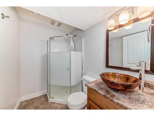 1214 Kingston Crescent Se, Airdrie, AB - Indoor Photo Showing Bathroom