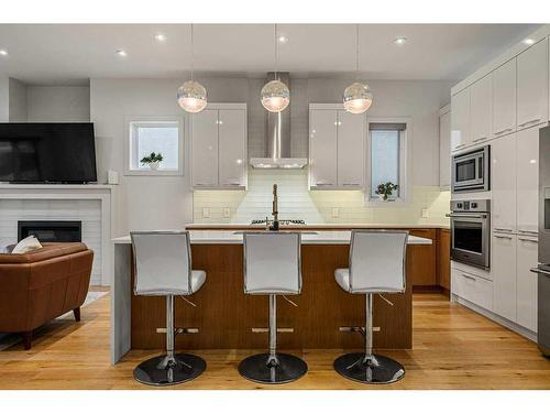 4627 21 Avenue Nw, Calgary, AB - Indoor Photo Showing Kitchen With Upgraded Kitchen