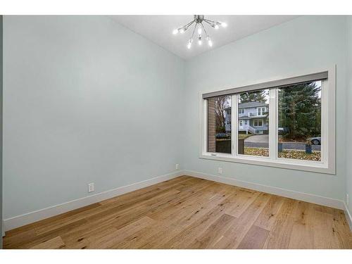 4627 21 Avenue Nw, Calgary, AB - Indoor Photo Showing Other Room