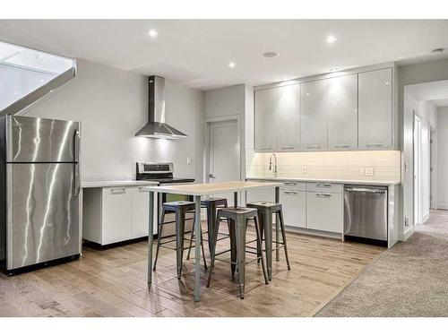 4627 21 Avenue Nw, Calgary, AB - Indoor Photo Showing Kitchen With Upgraded Kitchen