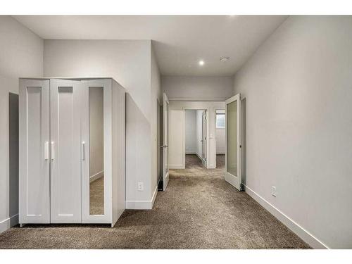 4627 21 Avenue Nw, Calgary, AB - Indoor Photo Showing Other Room