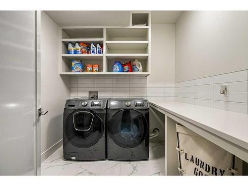 4627 21 Avenue Nw, Calgary, AB - Indoor Photo Showing Laundry Room