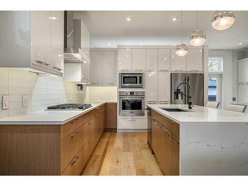 4627 21 Avenue Nw, Calgary, AB - Indoor Photo Showing Kitchen With Upgraded Kitchen